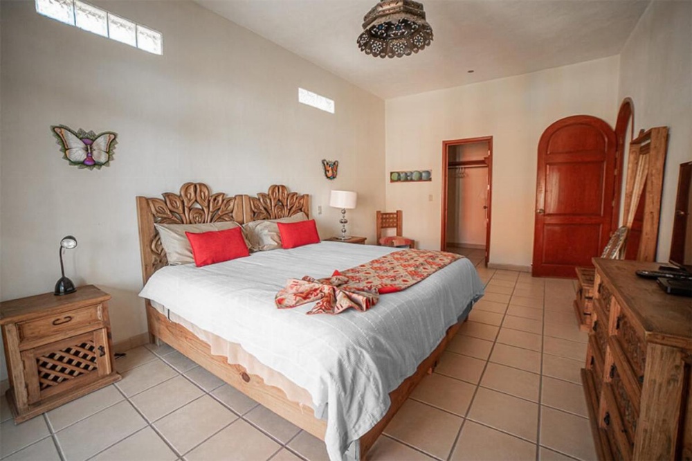 One-Bedroom Apartment with Sofa Bed